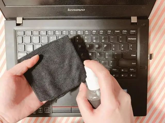 【一記居家】住手！不要再用酒精清潔電腦、手機(jī)屏幕，否則……